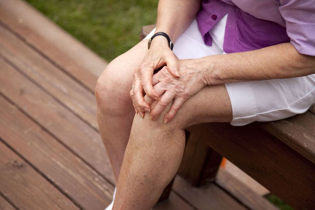 Pain in the knee joint can be a symptom of rheumatic disease